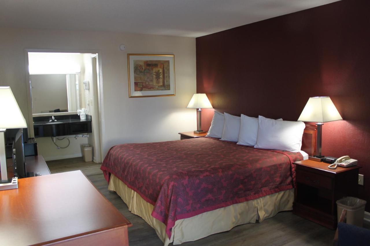 Travel Inn Of Буфорд Екстериор снимка